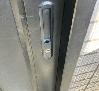 玄関鍵　施工前